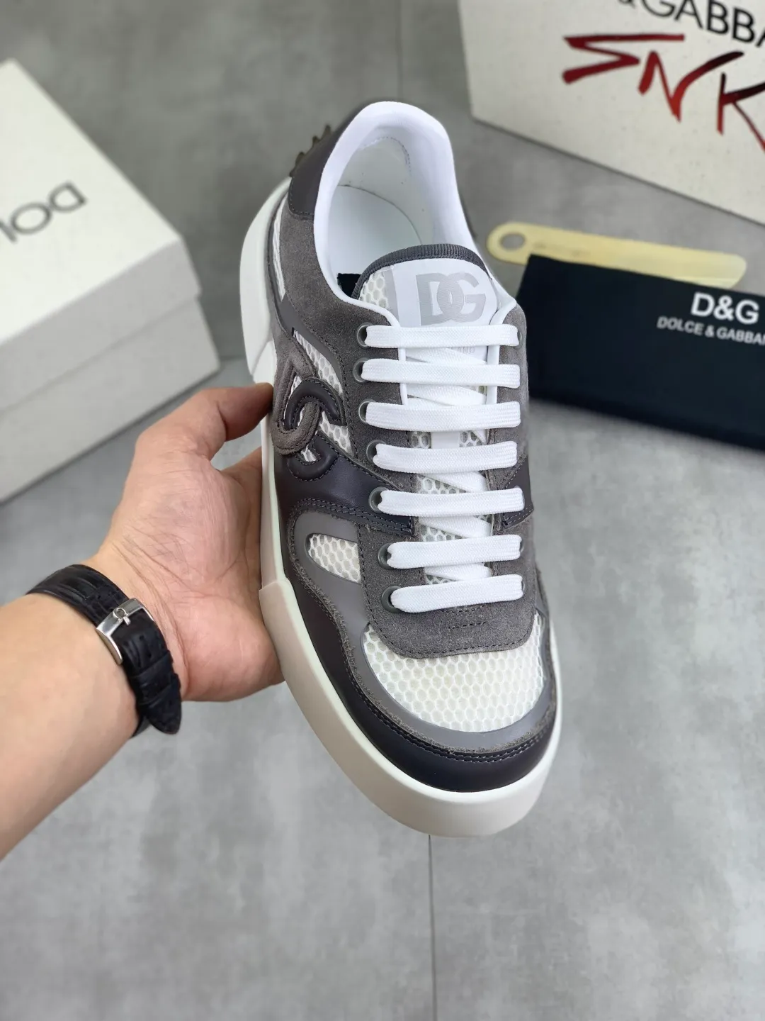 Men's shoes 💰P542💰 [New model] The latest hot style, top original quality, the official website is synchronized with "DOLCE&GABBANA [Dolce & Gabbana] ~ High quality." The effect is low-top casual DG men's shoes, loved by many celebrities, using high-end imported first-layer frosted calfskin with punched logo design + cowhide feet, simple and elegant, perfectly interpreting the latest inspiration for shoes, integrating classics and fashion. Luxurious dream, dominating fashion Suitable for drivers, light and comfortable to drive, light and breathable for outdoor travel, high-end quality, trustworthy, 4️⃣colors🉑️ to choose from! Code number: 38-46
